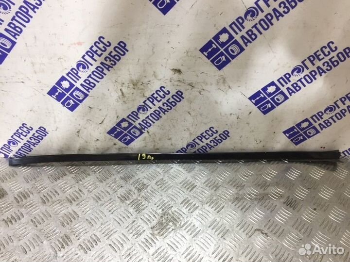 Молдинг двери правый Cadillac Sts седан LH2 4.6