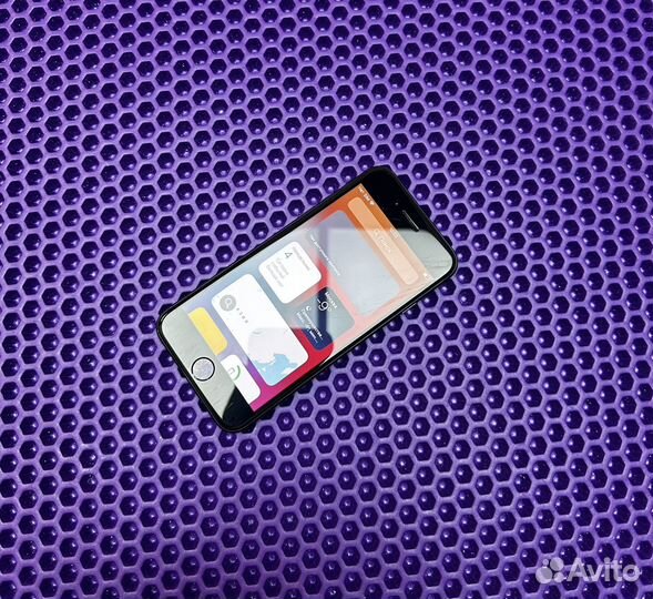 iPhone SE (2020), 64 ГБ