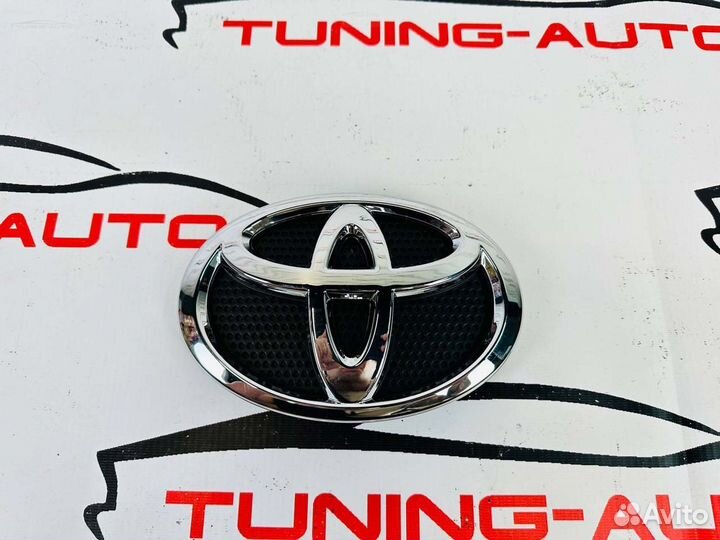 Эмблема в решетку Toyota Land Cruiser 200 E0719