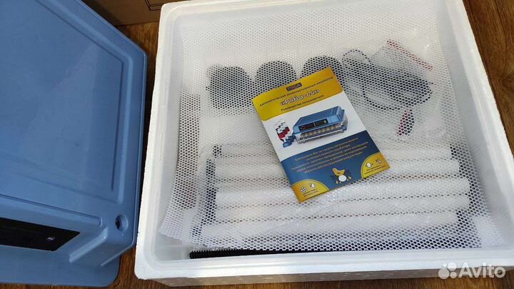 Инкубатор для яиц автоматический. Новый. Ряба 64