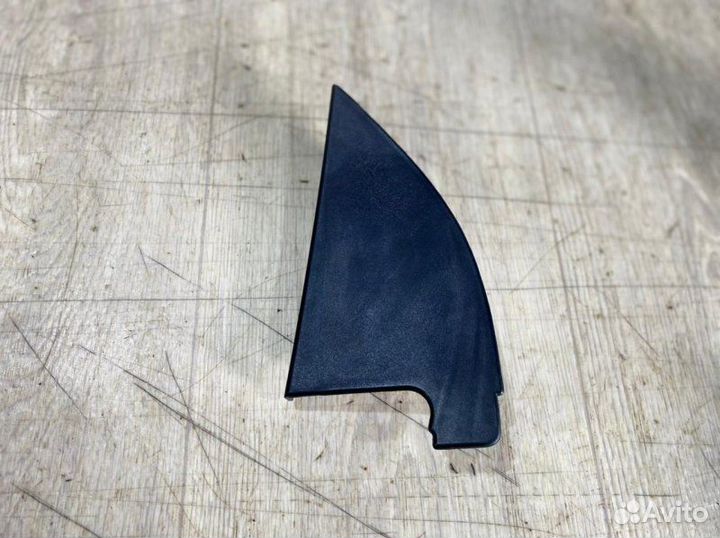 Накладка на дверь внутренняя задняя правая Kia