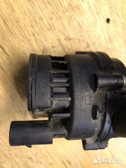 Водяной насос,помпа Mercedes A 211 835 03 64