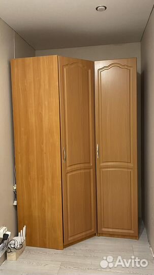 Угловой шкаф, туалетный столик и тумбы