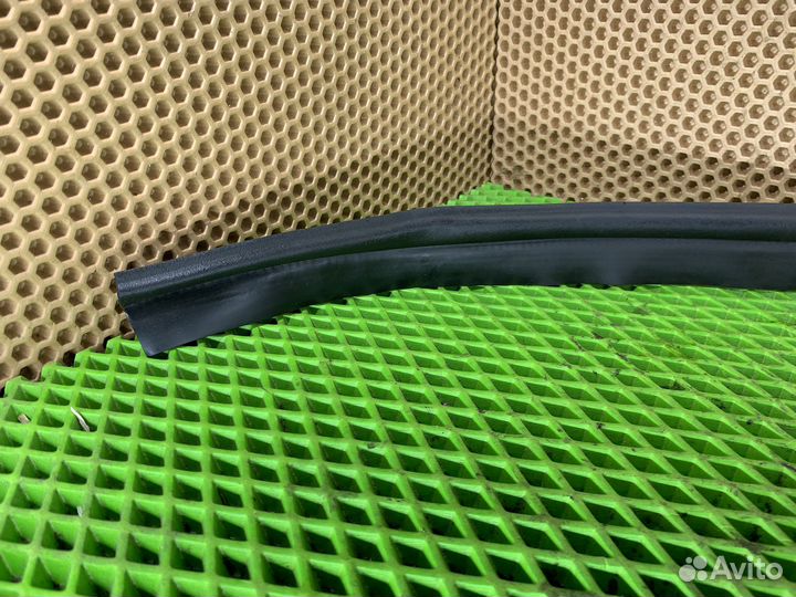 Уплотнительная резинка жабо Mercedes-Benz