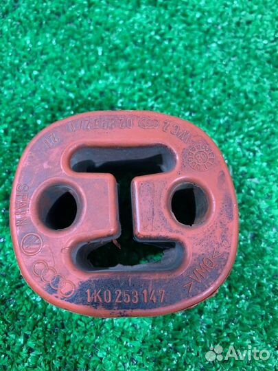 Резинка подвеса глушителя Audi A3 8P ccza 2009