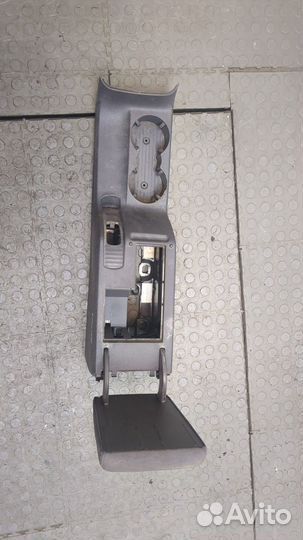 Подлокотник левый передний Volkswagen Passat 5