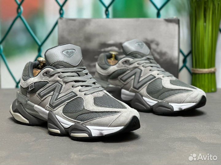 Новинка: New Balance 9060 в Серебристой Гамме