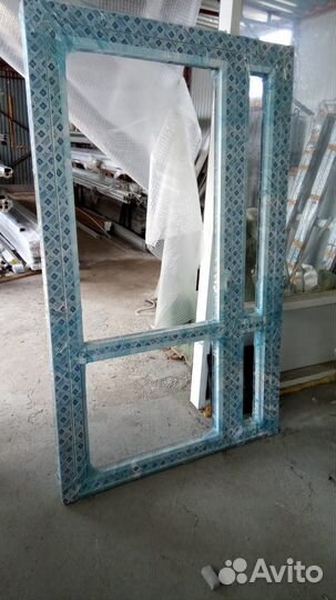 Дверь алюминиевая