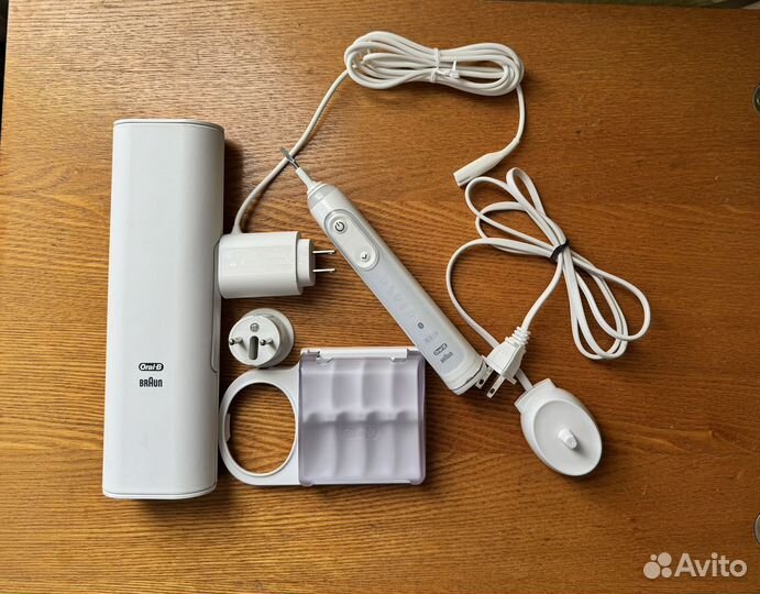 Электрическая зубная щетка Oral-B 8000