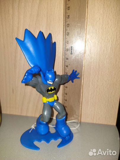 Фигурки из киндера DC