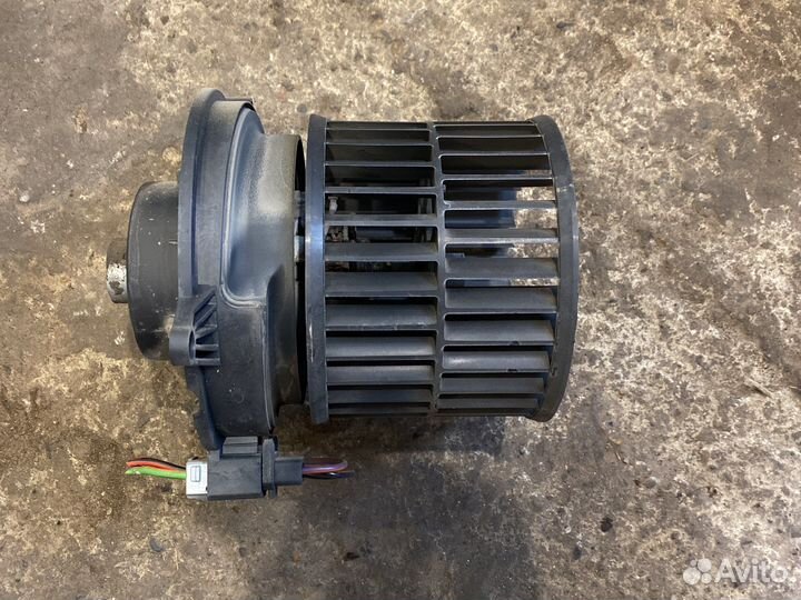 Моторчик печки на Ford Fiesta mk5