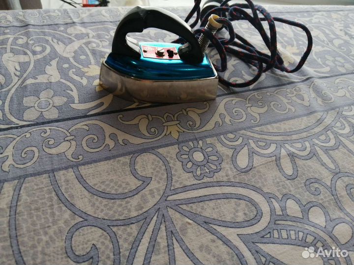 Утюг старинный