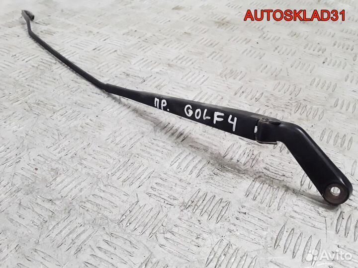 Поводок стеклоочистителя правый VW Golf 1J1955410A