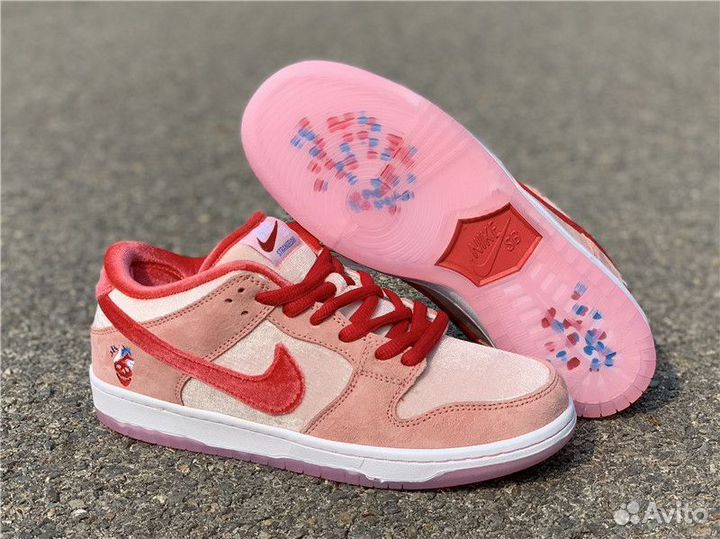 Кроссовки Nike SB Dunk Low Strangelove Skateboards