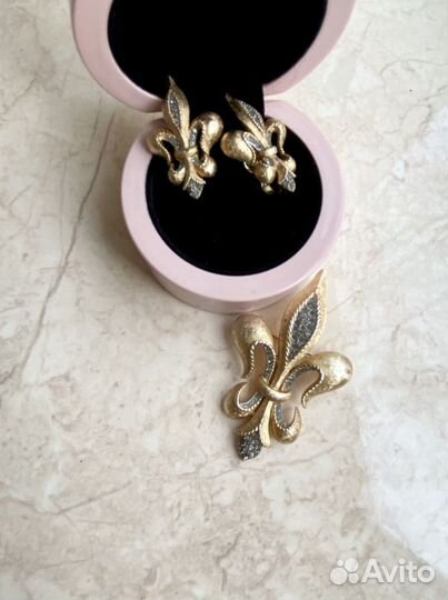 Fleur de lys геральдическая лилия Trifari