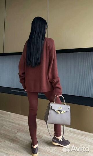 Свитер шерстяной женский