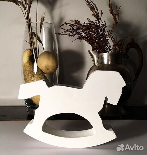 Деревянная лошадка-качалка