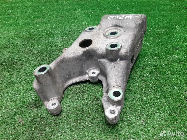 Кронштейн опоры двигателя правый Peugeot 407 (6E)