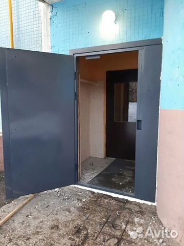 Двери с установленным домофоном