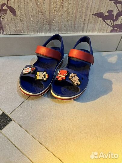 Crocs сандали j1