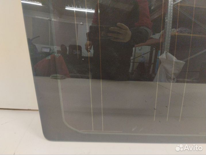 Стекло кузовное глухое левое Land Rover Discovery