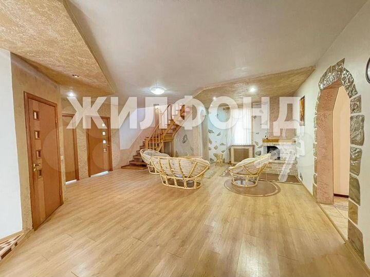 Дом 238 м² на участке 10 сот.