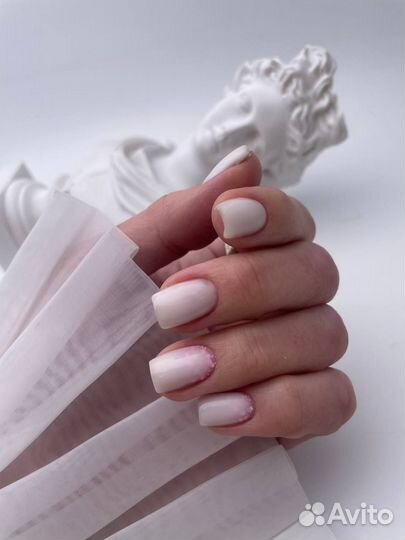 Модель на маникюр с покрытием гель лак