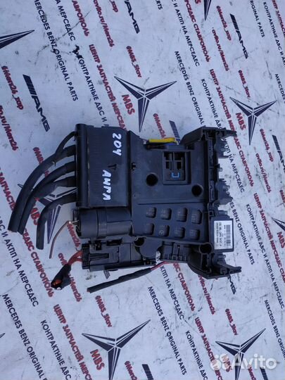 Блок предохранителей перед w204 Mercedes