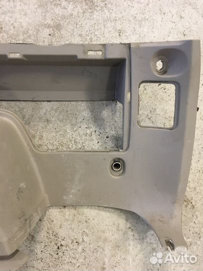 Обшивка багажника правая Toyota 4Runner (2439)