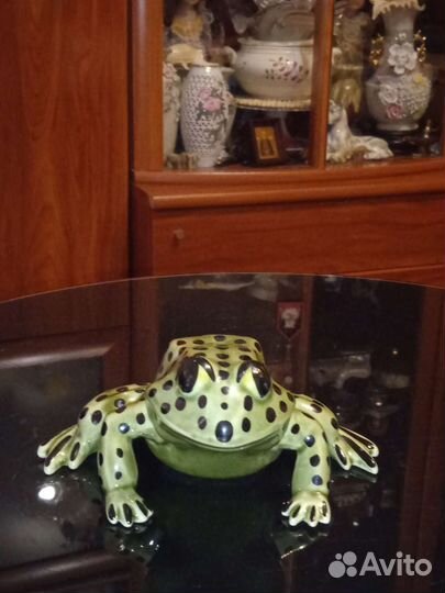 Лягушки фарфоровые