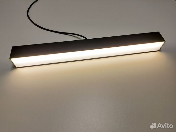 Потолочный линейный светильник