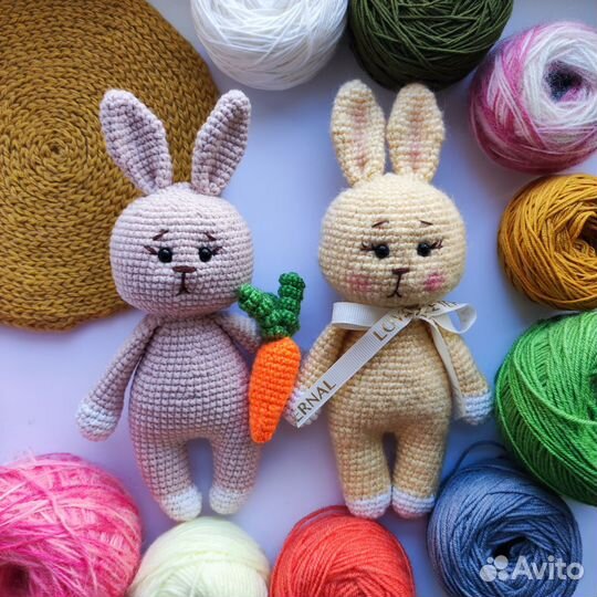 Вязаные игрушки зайчики