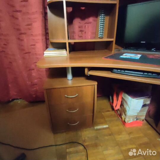 Компьютерный стол