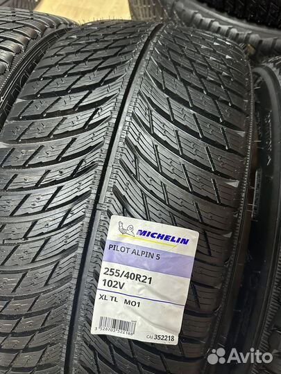 Michelin Pilot Alpin 5 255/40 R21 и 285/35 R21 102V