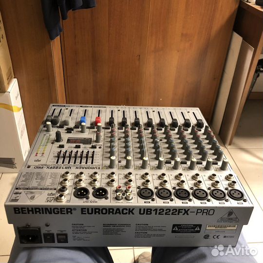 Микшерный пульт Behringer UB-1222FX-PRO