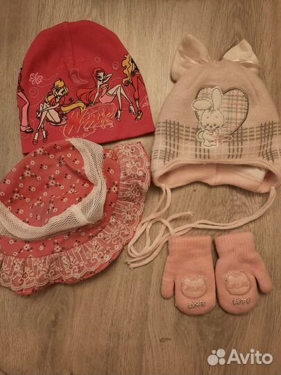 Набор шапок и варежки,для девочки до 1,5 лет