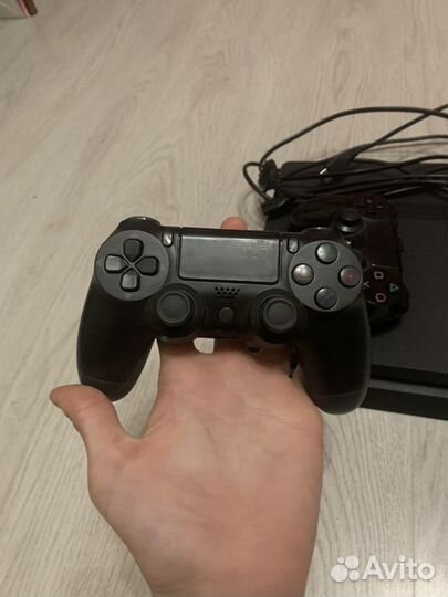 Sony PS4 slim 1tb 2 геймпада