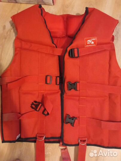 Спасательный жилет