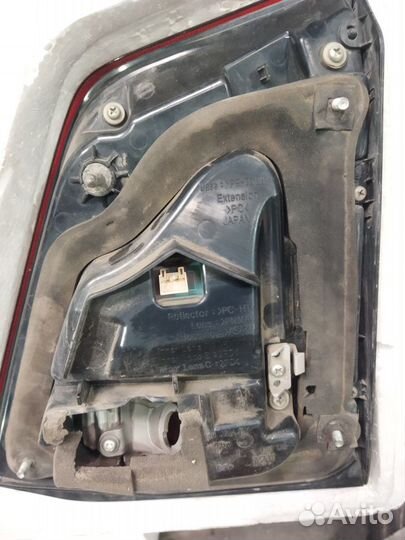 Фонарь крышки багажника на Toyota Land Cruiser 200