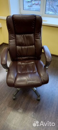 Офисное кресло