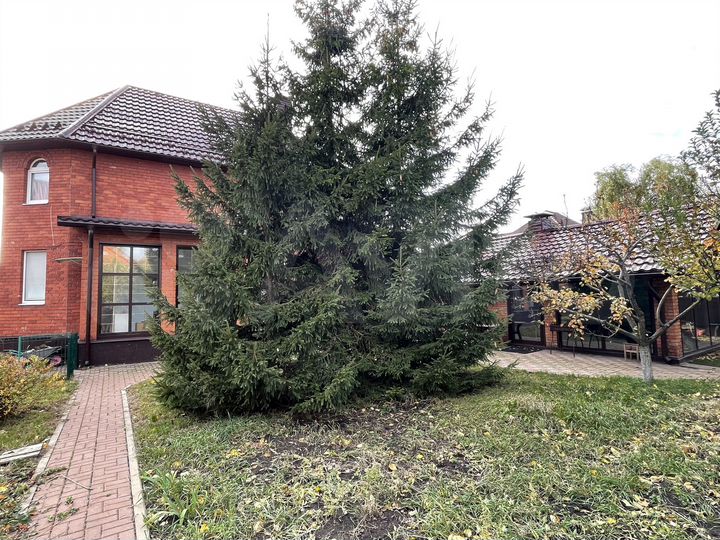 Дом 182 м² на участке 12 сот.