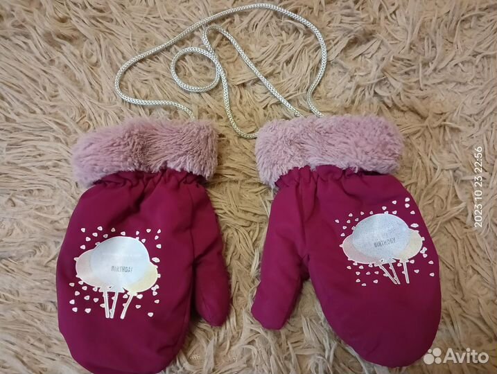 Шапка зимняя, манишка и варежки. Возраст 5-6 лет