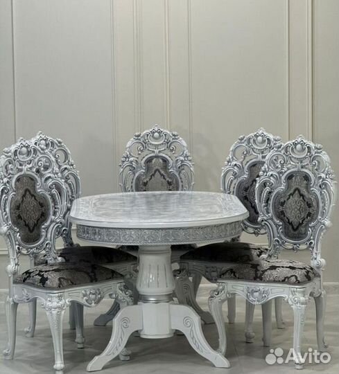 Кухонный стол и стулья новые