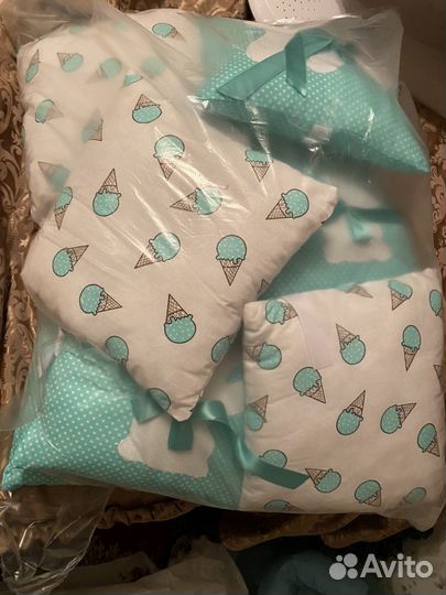 Бортики в кроватку, 12 штук, подушки в кроватку