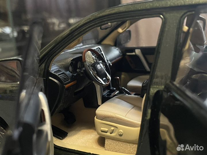 Toyota land cruiser prado 150 1:18 Paudi