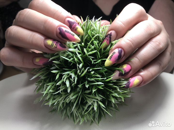 Мастер маникюра и наращивания ногтей