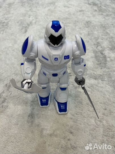 Робот, радиоуправляемый со звуком и светом