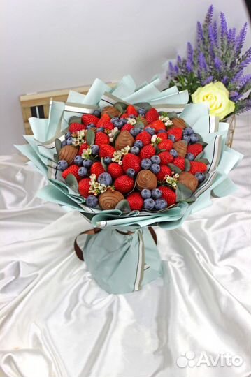 Клубничный букет Blue