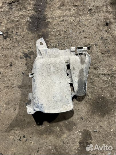 Пыльник двигателя правый LADA Largus