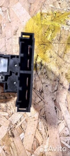 Блок предохранителей клеммы Nissan Juke f15